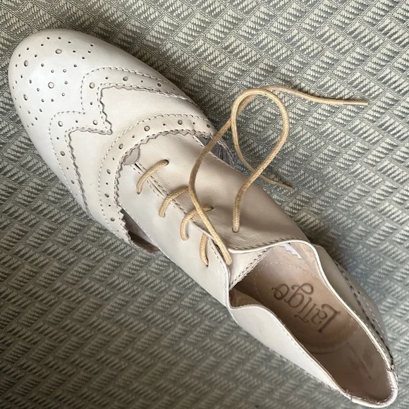 Latigo with Anthropologie Firefly cutout oxford lace ups size 9 1/2 beige - Picture 6 of 10